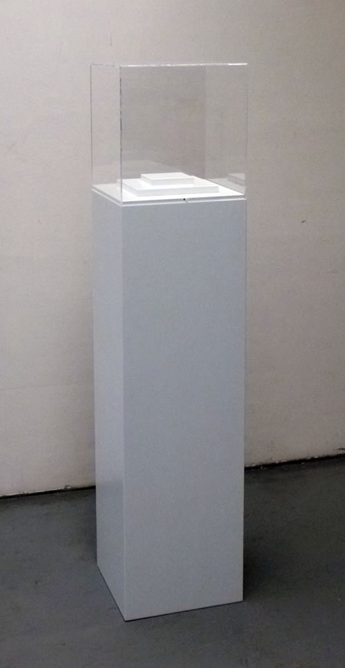 totem teca in plexiglass con illuminazione